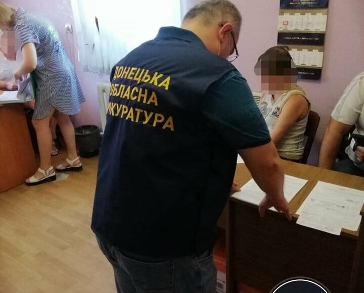 Чиновників однієї з міськрад Донеччини викрили на мільйонних розкраданнях бюджетних коштів