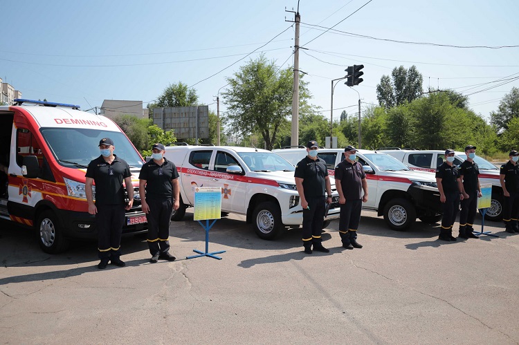 Пожарные Луганщины получили 9 спецмашин, в том числе из Австрии