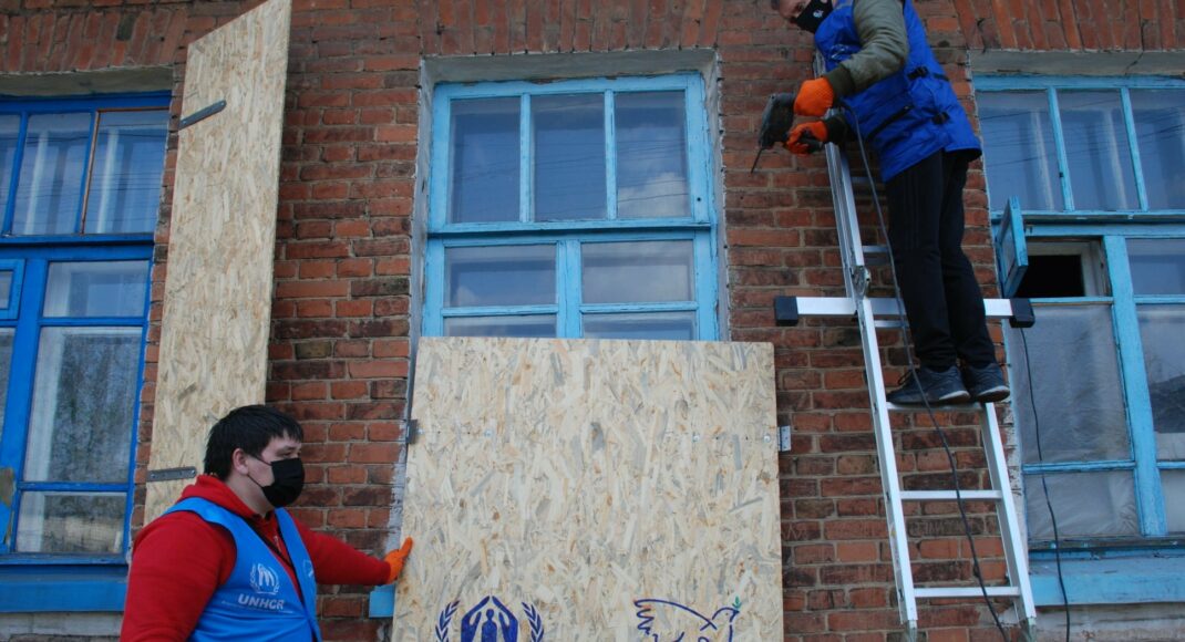 При поддержке ООН восстанавливают обстрелянные дома в прифронтовых Майорске и Жованке на Донетчине