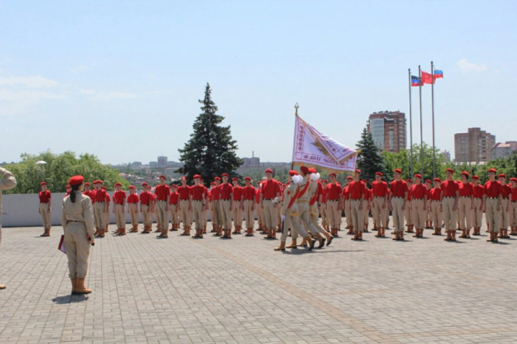 В ОРДЛО проводят политику милитаризации детей: какие права нарушают