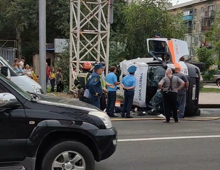 В оккупированном Донецке произошло ДТП: есть погибшие и пострадавшие (видео)