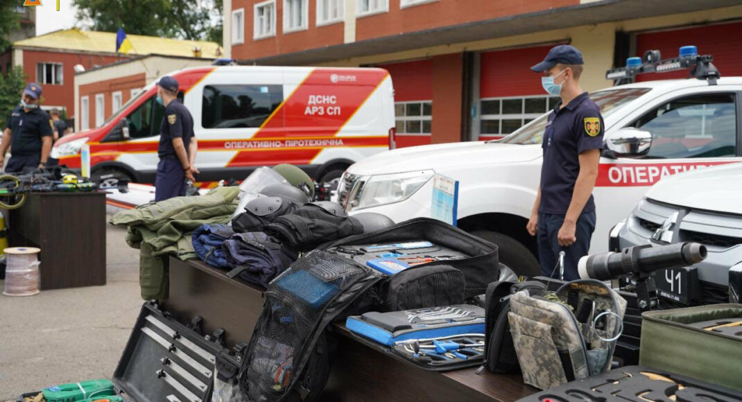 На Луганщині рятувальники отримали техніку та водолазне обладнання від міжнародних партнерів (фото)