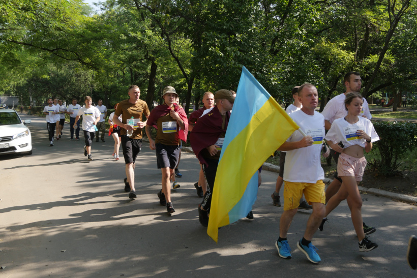 В Краматорске провели патриотический забег "Шаную воїнів, біжу за героїв України" (фото)