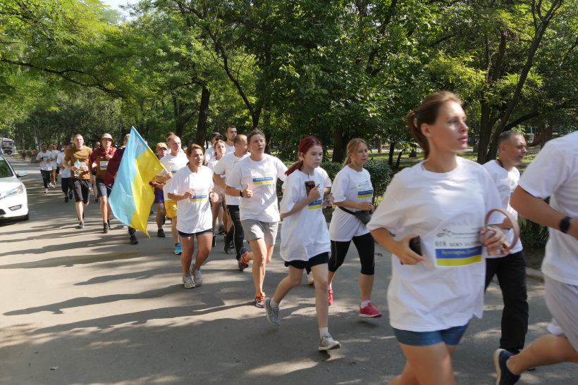 В Краматорске провели патриотический забег "Шаную воїнів, біжу за героїв України" (фото)