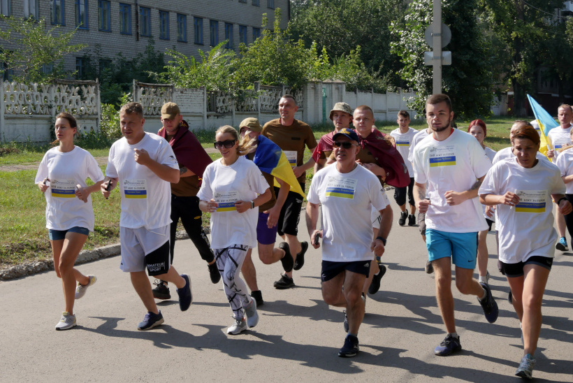 В Краматорске провели патриотический забег "Шаную воїнів, біжу за героїв України" (фото)