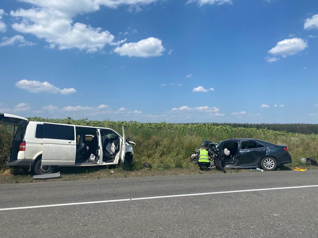 На Луганщине произошло серьезное ДТП: пострадали 9 человек