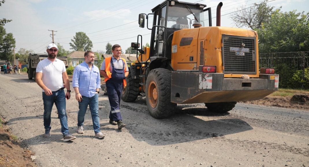 Між Новопсковом та Марківкою на Луганщині проводять масштабний ремонт дороги (фото)