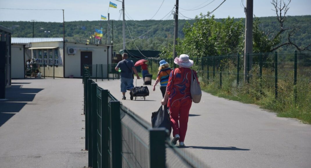 Стало відомо, скільки людей вчора окупанти пропустили через КПП Донбасу в бік ОРДЛО