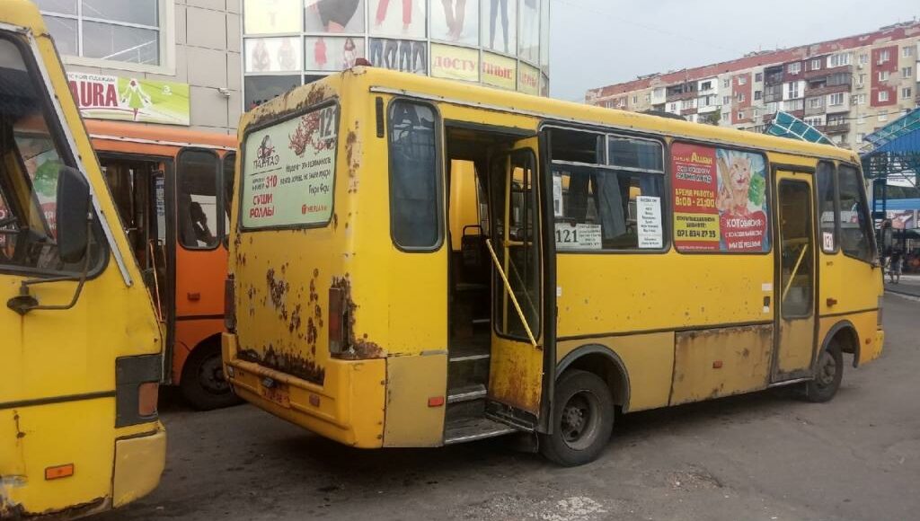 "Його потрібно викинути": мешканці ОРДО показали стан громадського транспорту (фото)