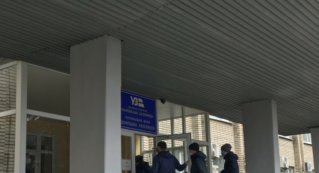 Банк Ахметова отсудил у "Укрзализныци" 58 млн грн штрафов Донецкой железной дороги