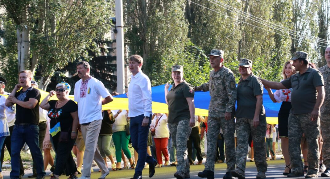 У Мирнограді на Донеччині вулицями пронесли 35-ти метровий прапор України