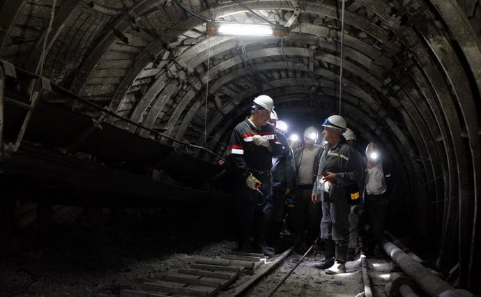 У Добропіллі шахтарі протестують через невиплату зарплат, залишаючись під землею