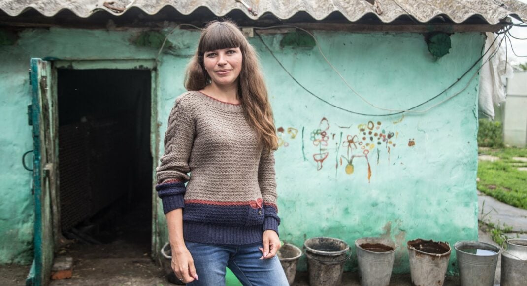 На Луганщине учительница-переселенка освоила сельское хозяйство при поддержке гранта от Дании