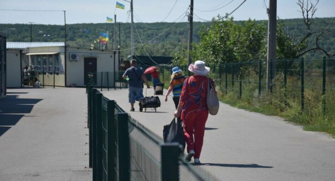 В ОРДЛО розповіли, скільки людей пропустили через КПП Донбасу за літо