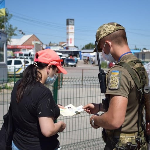 Правозащитники сообщили, сколько людей пересекли КПВВ на Донбассе в августе