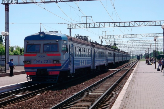 На Донеччині через обстріли бойовиків обмежено рух поїздів
