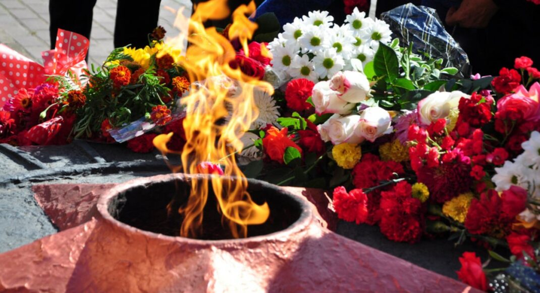 В Славянске почтили память воинов, погибших во Второй Мировой войне