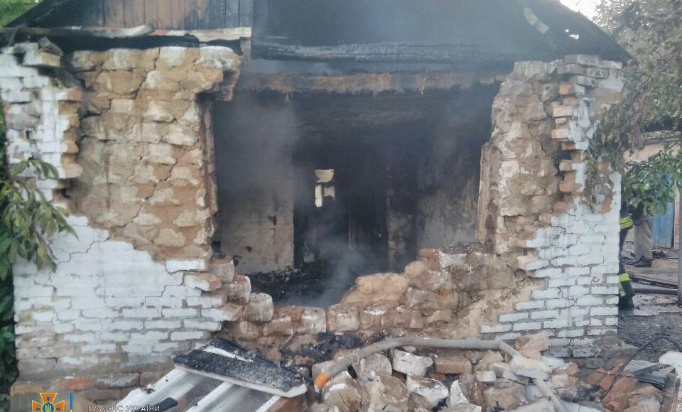 У Слов'янську через вибух газового балона загинув чоловік і згорів будинок