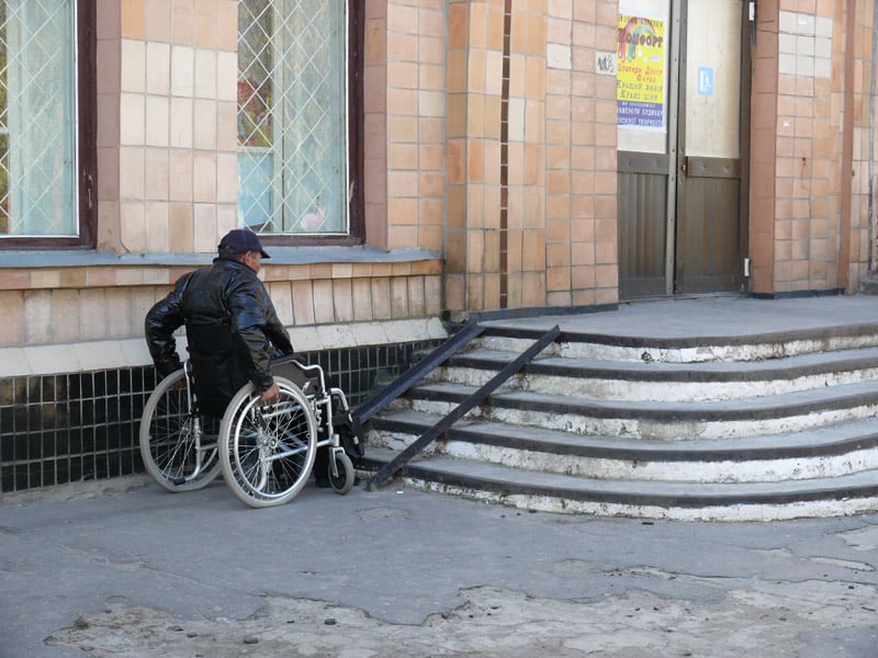 люди с инвалидностью пандус