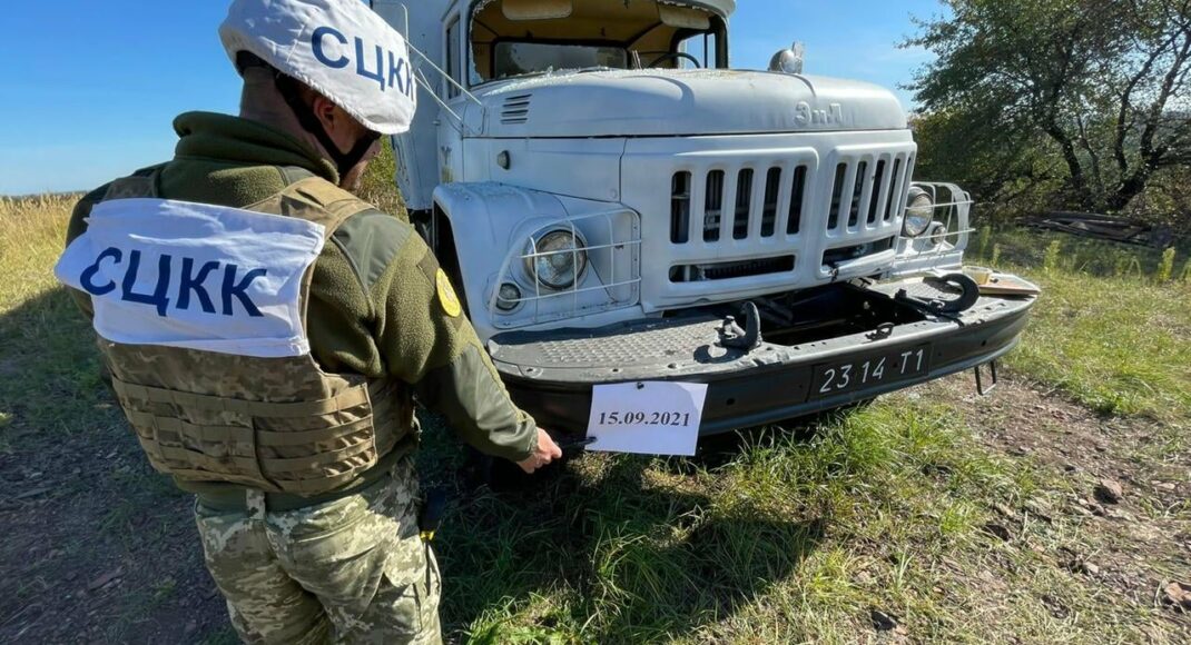 Бойовики "ДНР" обстріляли автомобіль української сторони СЦКК