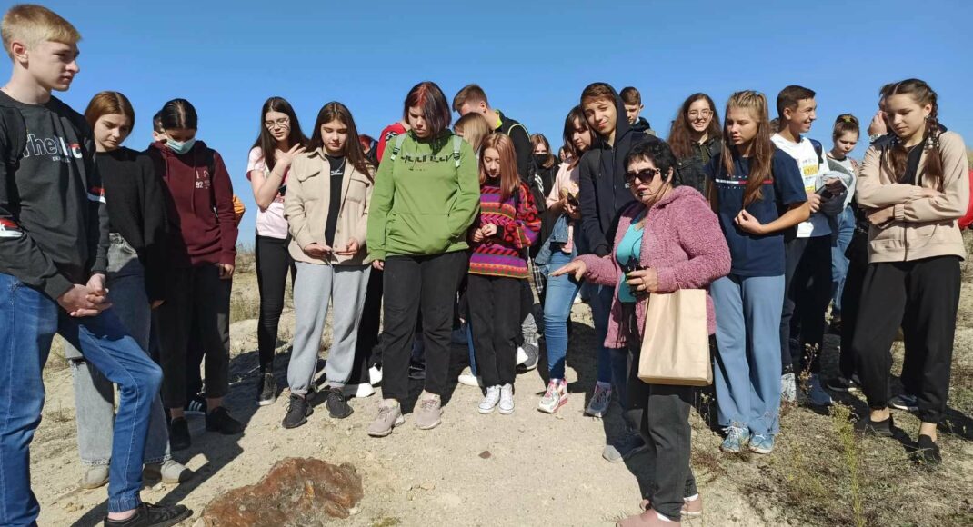 Школярі з Костянтинівки відвідали природний пам'ятник зі скам'янілими деревами в регіональному парку Клебан-Бик