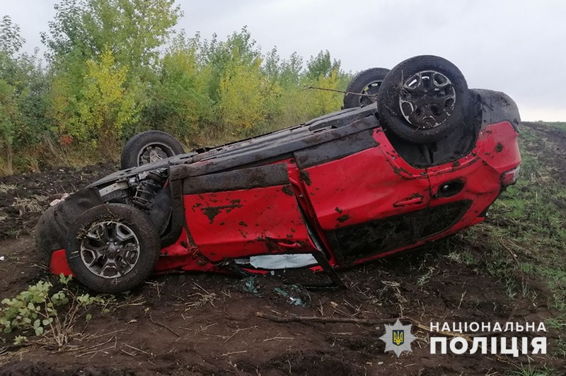 Біля Лиману на Донеччині на слизькій дорозі перекинулися дві машини