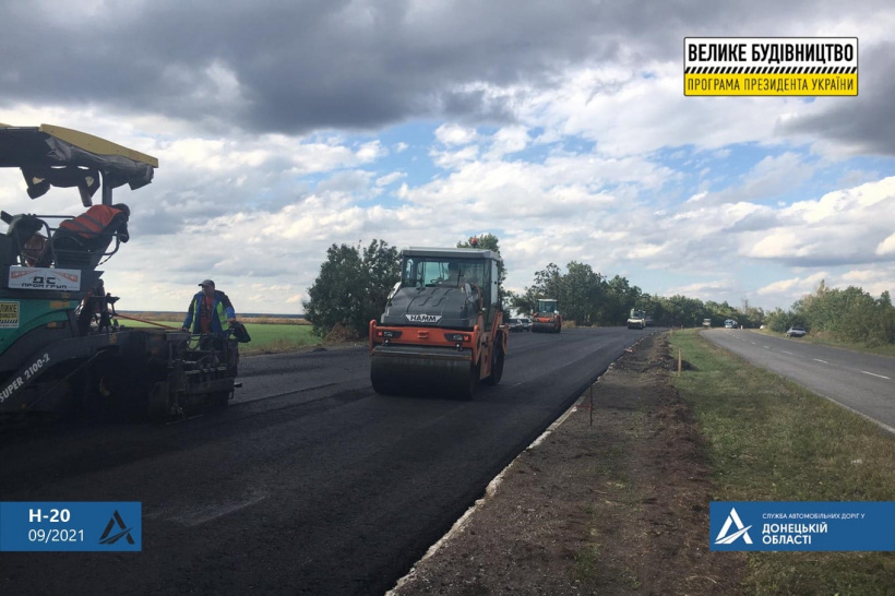 Біля Волновахи ведеться ремонт автодороги Слов'янськ-Маріуполь в рамках "Великого будівництва"
