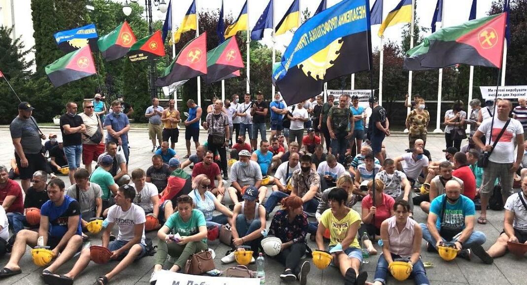 Шахтеры из Доброполья Донецкой области готовы идти на Киев из-за долгов по зарплате