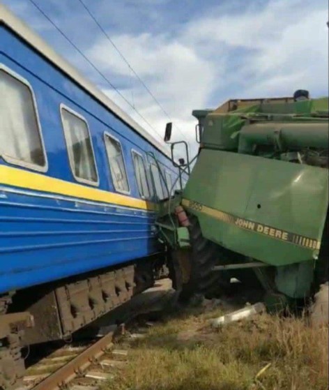 Пасажирський поїзд Львів-Бахмут потрапив в ДТП на залізничному переїзді поблизу Житомира