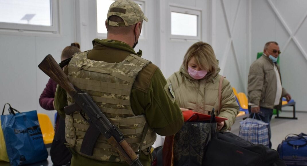 В ООС розповіли, скільки людей пропустили в ОРДЛО через КПВВ Донбасу