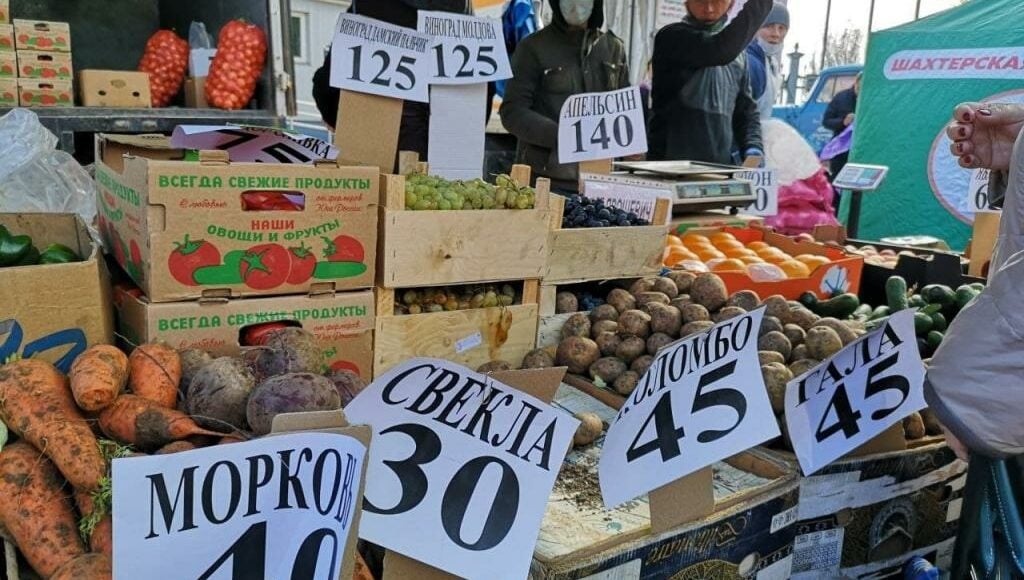 Арестович о подорожании продуктов в ОРДЛО: очень много контрабанды и "черных схем", на которых пытаются зарабатывать