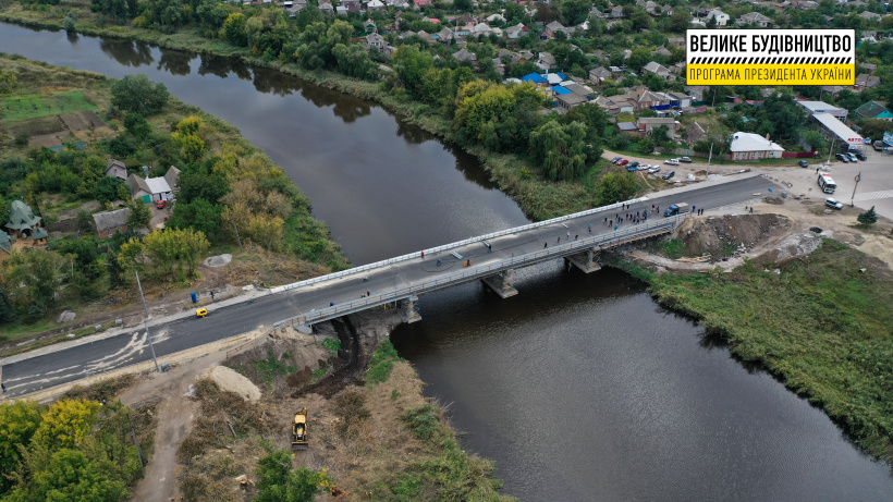 Ремонт аварийного моста на реке Казенный Торец в Славянске завершается (видео)