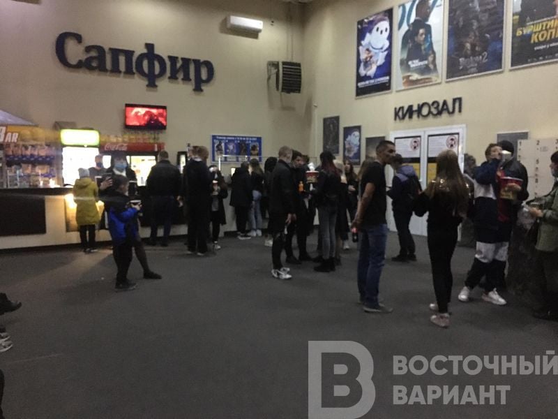 В кинотеатре "Сапфир" за день до введения красной зоны карантина был аншлаг на сеансы. 