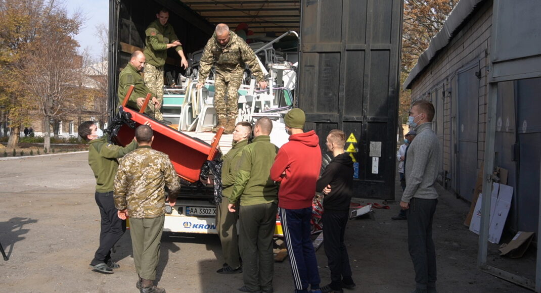 У військовий медичний центр ЗСУ доставили гуманітарний вантаж "Допомога Схід" (фото)