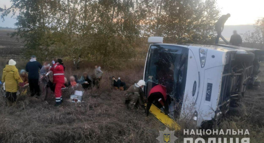 Автобус з пасажирами з Луганщини перекинувся в Полтавській області