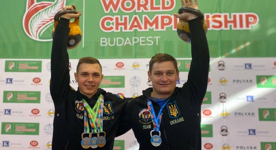 Два спортсмени з Донеччини - володарі шести медалей чемпіонату світу з гирьового спорту
