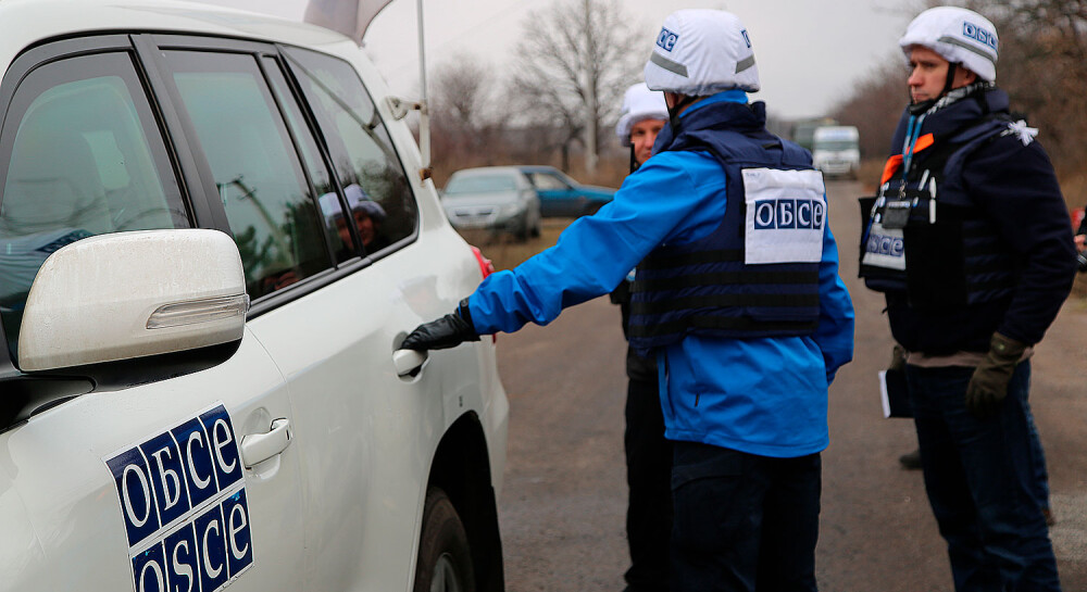 Окупанти в ОРЛО погрожували забрати автомобіль ОБСЄ і блокували роботу місії