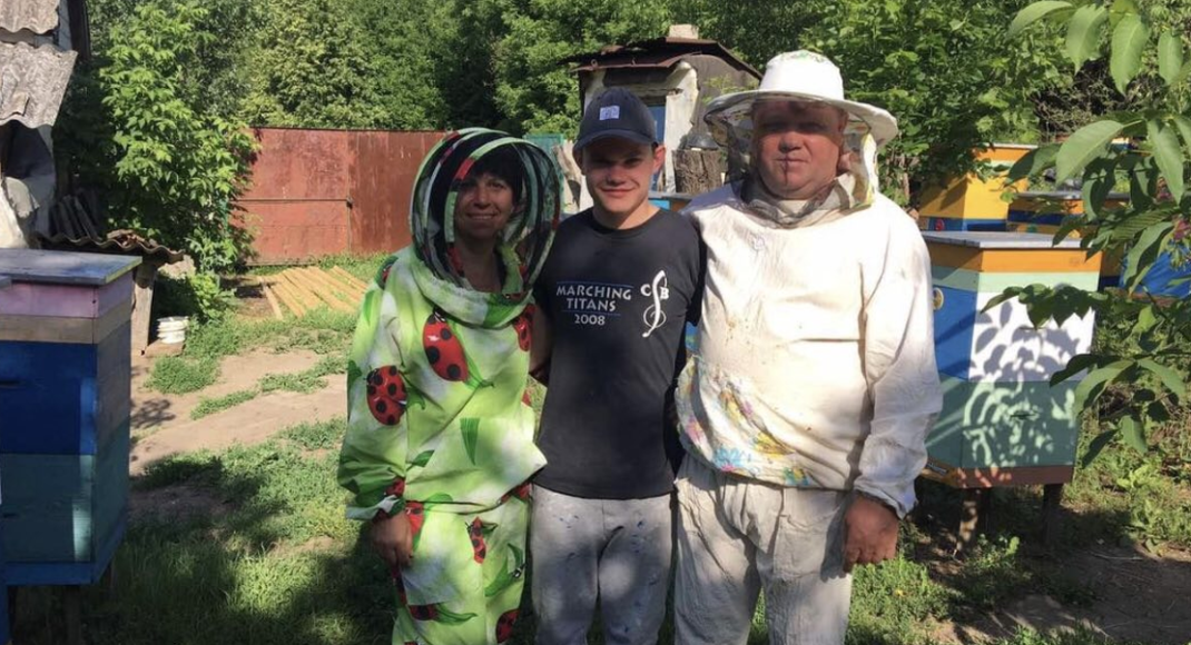 "Пасіка перемогла": як хобі бджоляра зі Сватового переросло у сімейний бізнес