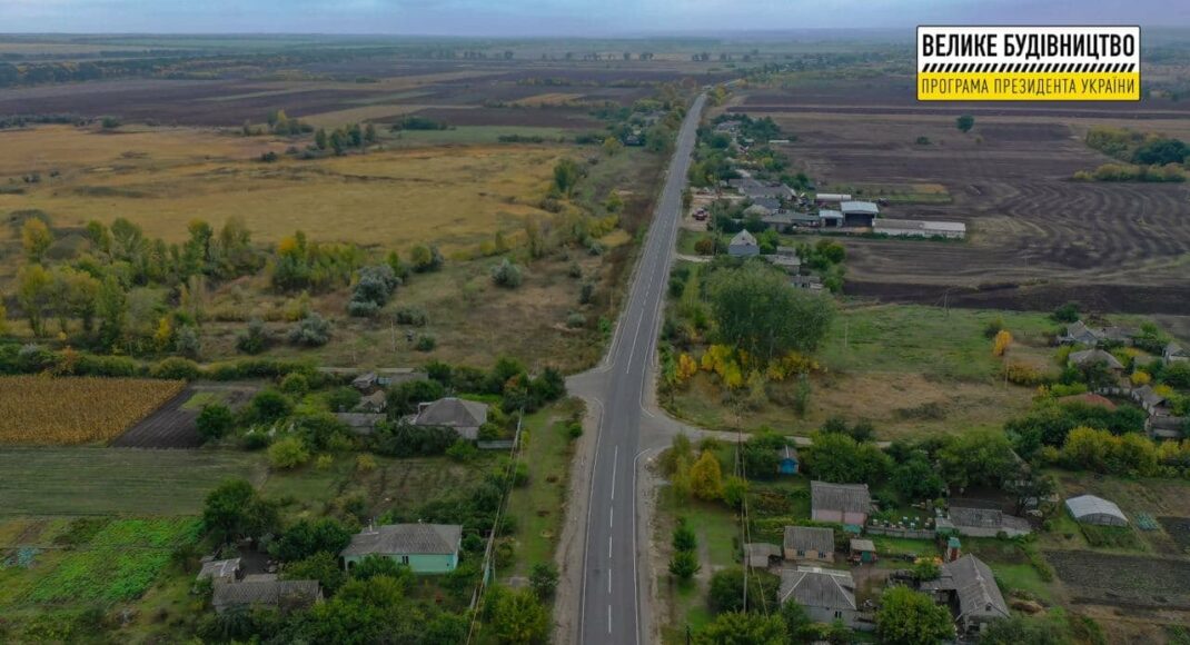 "Большое строительство": на автодороге между Старобельском и Новоайдаром устанавливают освещение