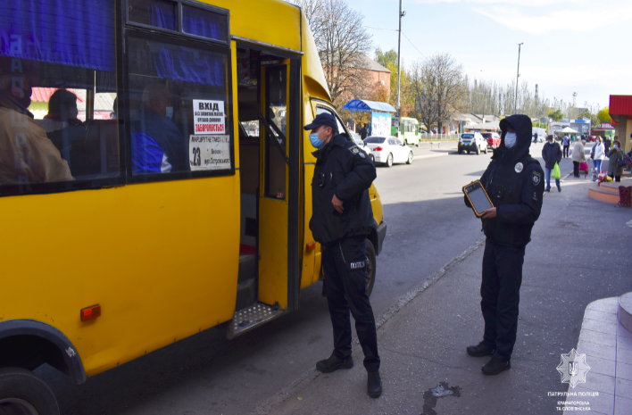 В Краматорске и Славянске за отсутствие масок патрульные вынесли 656 постановлений с начала года