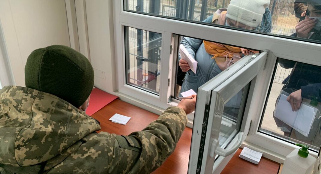 Стало известно, как проводили пропуск на КПВВ Донбасса за неделю