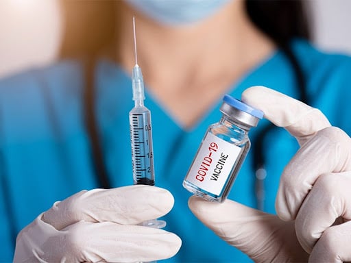 На Донетчине третью дозу вакцины от COVID-19 получили четыре человека