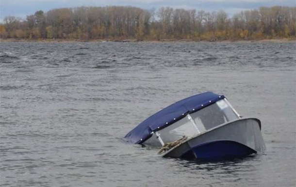 В Азовському морі під Маріуполем перекинувся човен з людьми за чотири кілометри від берега