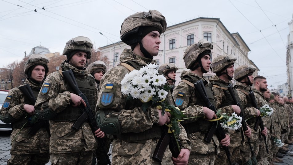 В Черновцах торжественно встретили военных из ООС (фото)