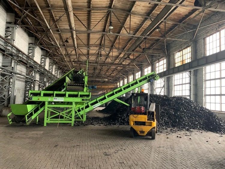 В Краматорск из Киева переехал завод по производству искусственного покрытия полей
