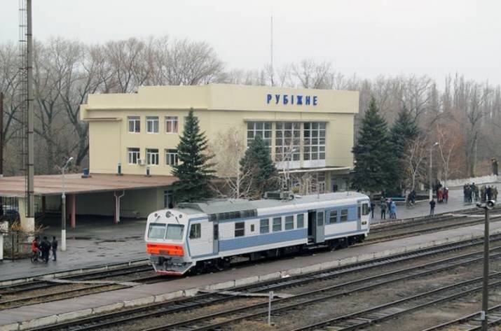 Гайдай повідомив, чи з'являться на залізничних вокзалах Луганщини центри вакцинації