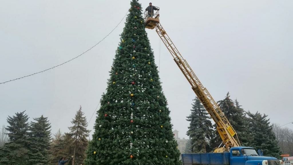 В ОРДО створили графік відкриття головних ялинок в окупованих містах