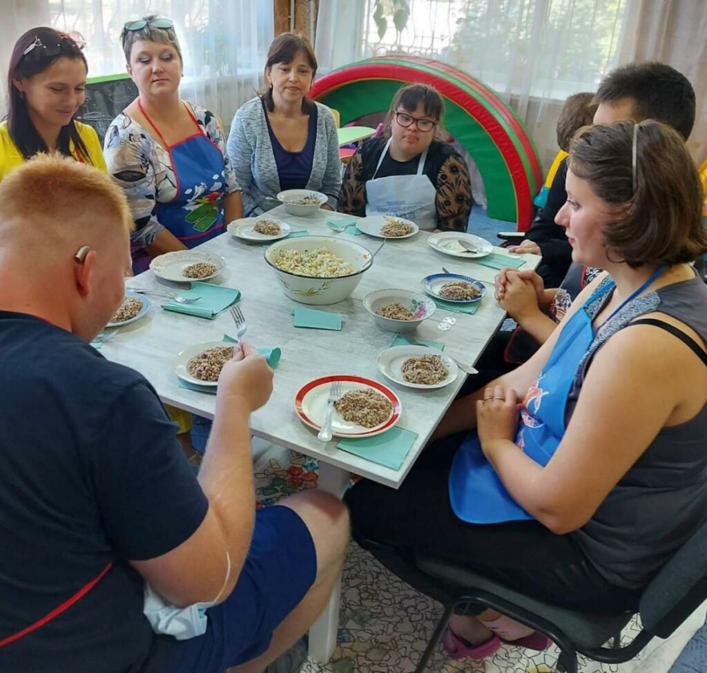 В Доброполье детей с инвалидностью учат готовить