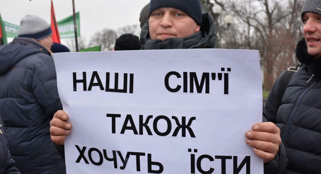 На Донбассе еще две шахты начали забастовку: под землей остаются почти 30 горняков