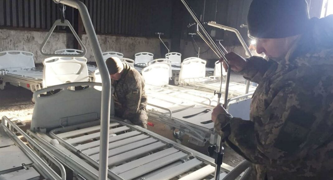 Военные госпитали в Мариуполе получили помощь от "Допомога Схід"